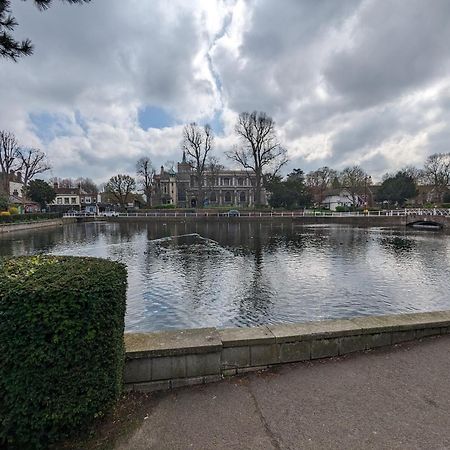 Fantastic 3-Bedroom House In London Morden  Esterno foto