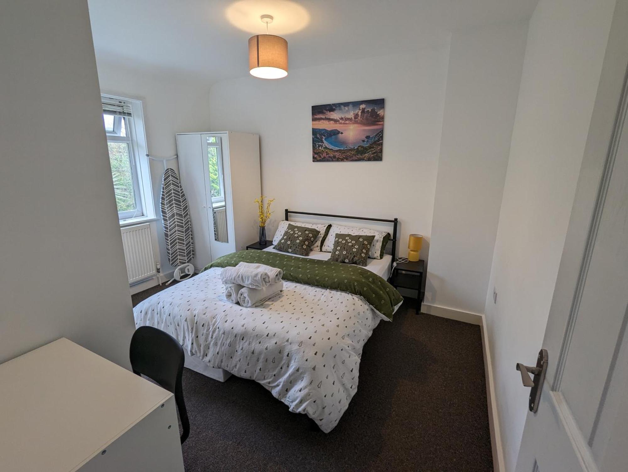 Fantastic 3-Bedroom House In London Morden  Esterno foto