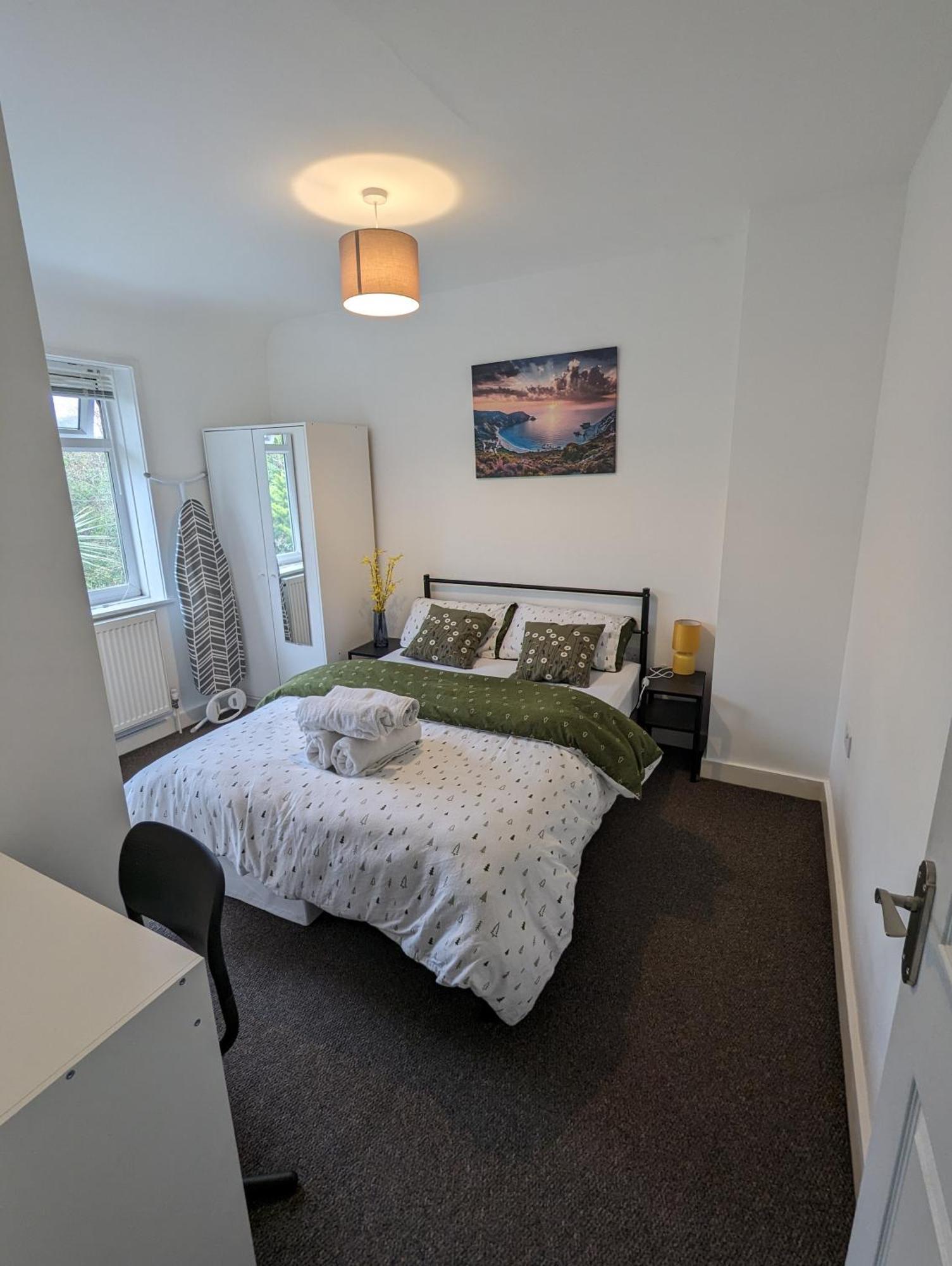 Fantastic 3-Bedroom House In London Morden  Esterno foto