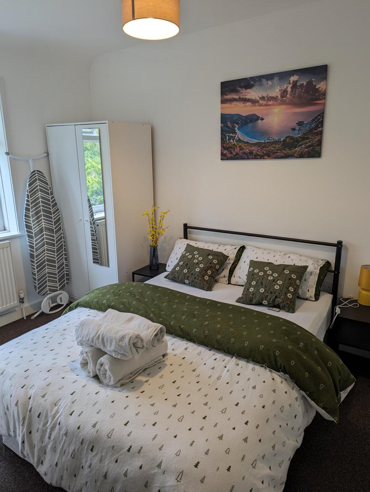 Fantastic 3-Bedroom House In London Morden  Esterno foto