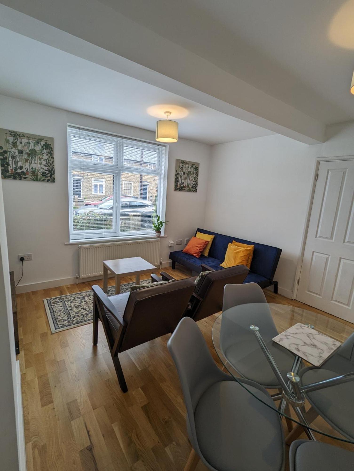 Fantastic 3-Bedroom House In London Morden  Esterno foto