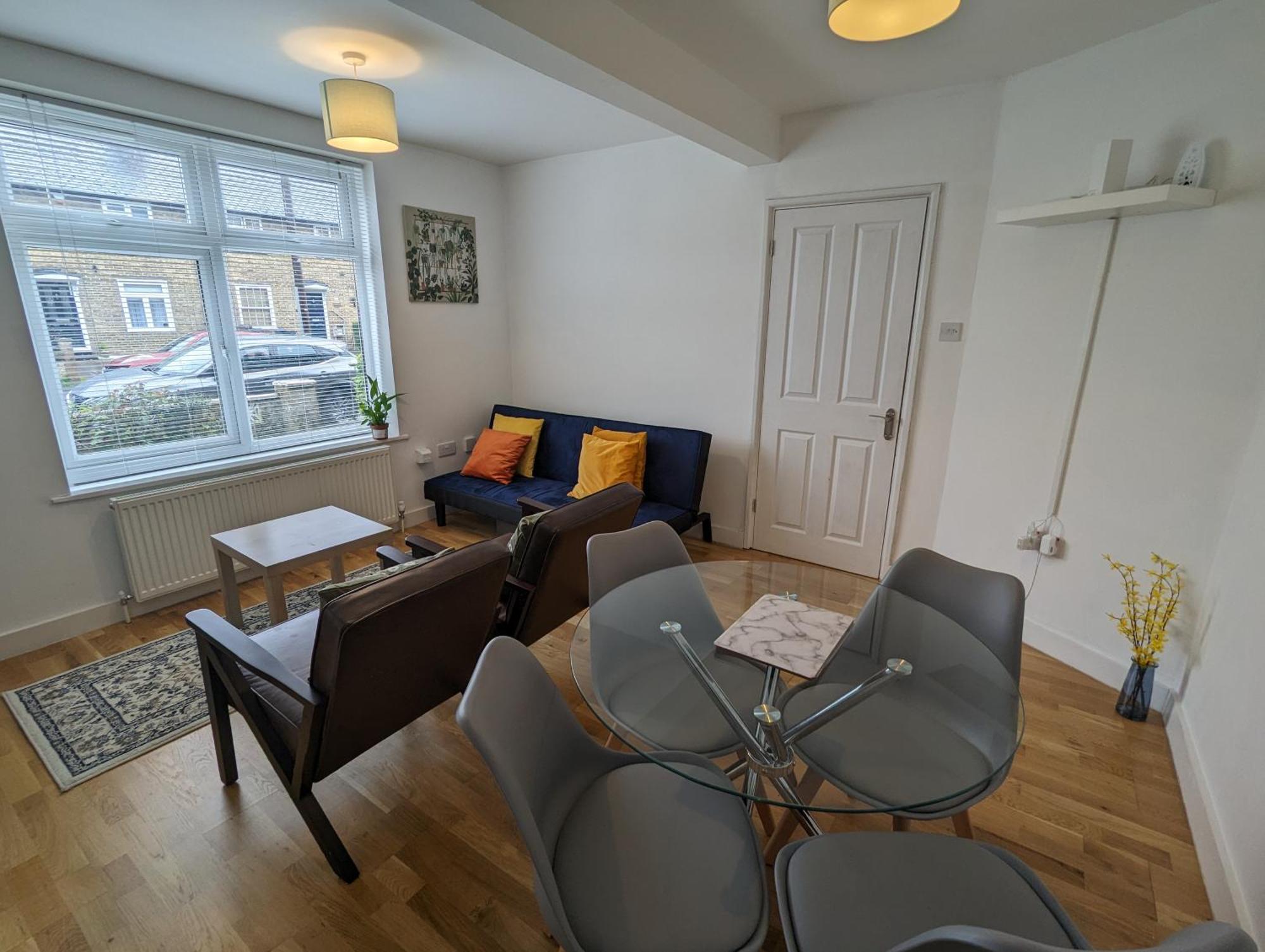 Fantastic 3-Bedroom House In London Morden  Esterno foto