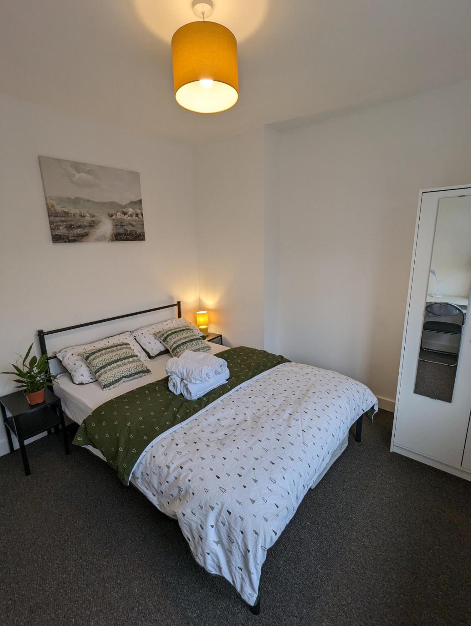 Fantastic 3-Bedroom House In London Morden  Esterno foto