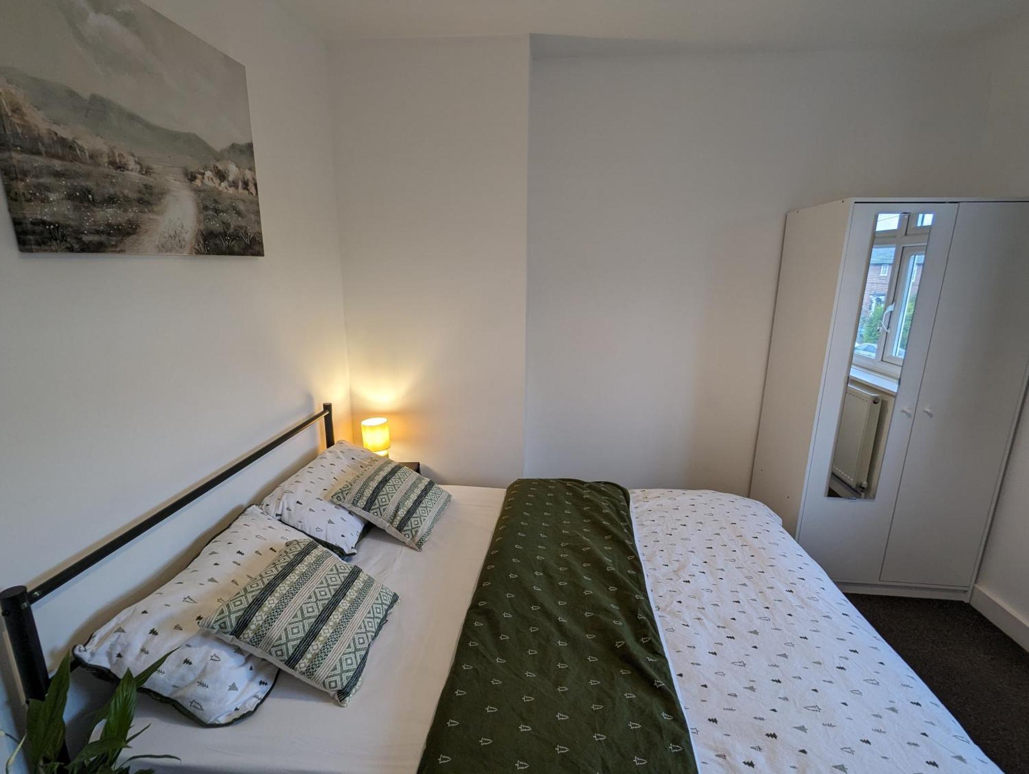 Fantastic 3-Bedroom House In London Morden  Esterno foto